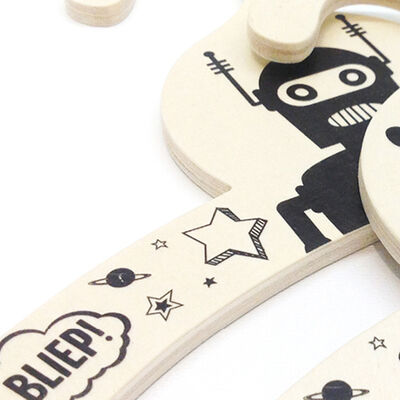 topfoto-hangers-boy-robot